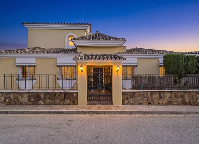 Villa Detached in Bahía de Marbella - 1