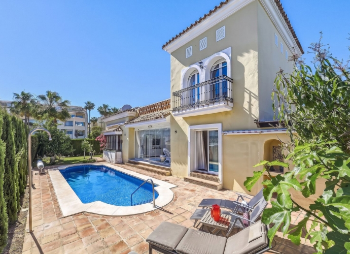 Villa Detached in Bahía de Marbella - 2