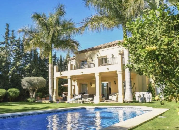 Villa Independiente en Nueva Andalucía - 1