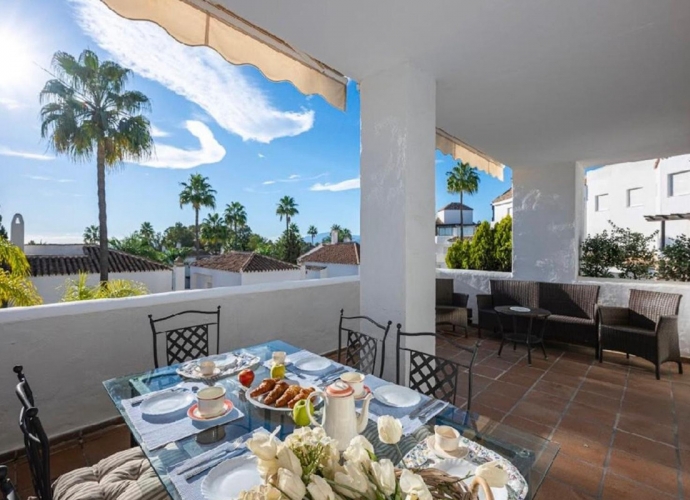 Apartment Middle Floor in Bahía de Marbella - 2