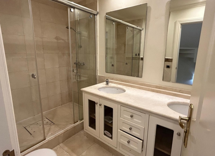 Townhouse Semi Detached in The Golden Mile - 7