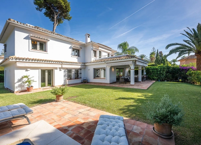 Villa Independiente en Los Monteros - 3