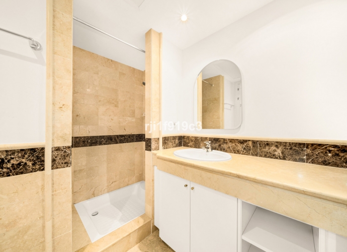 Appartement rez de chaussée situé à Elviria - 8