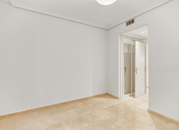 Apartamento Planta Baja en The Golden Mile - 9