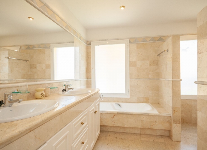 Apartment Middle Floor in Elviria - 6