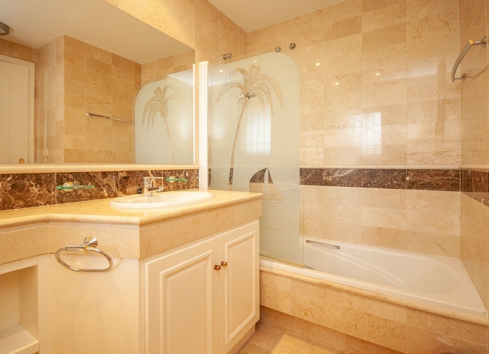 Apartment Middle Floor in Elviria - 8