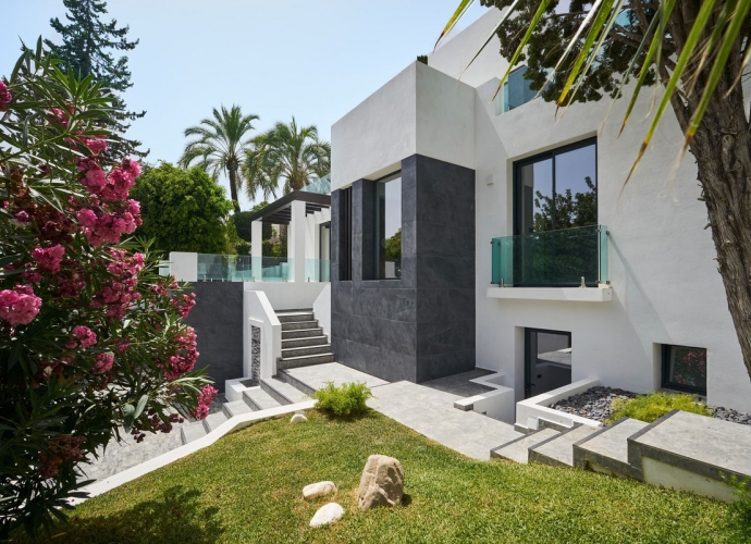 Villa Detached in Sierra Blanca - 1