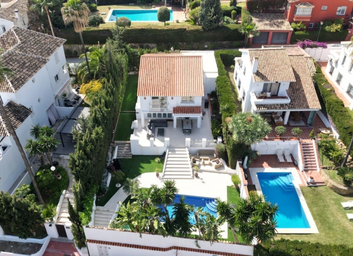 Villa Detached in Nueva Andalucía Villas en Nueva Andalucia  - 1