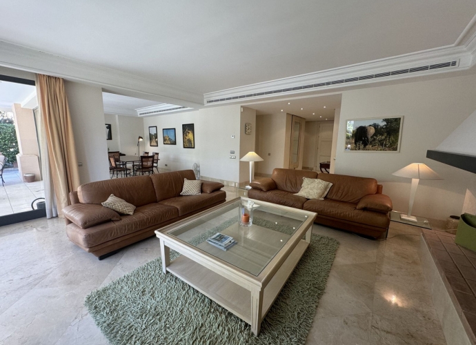 Appartement  rez de chaussée situé à Los Monteros - 1