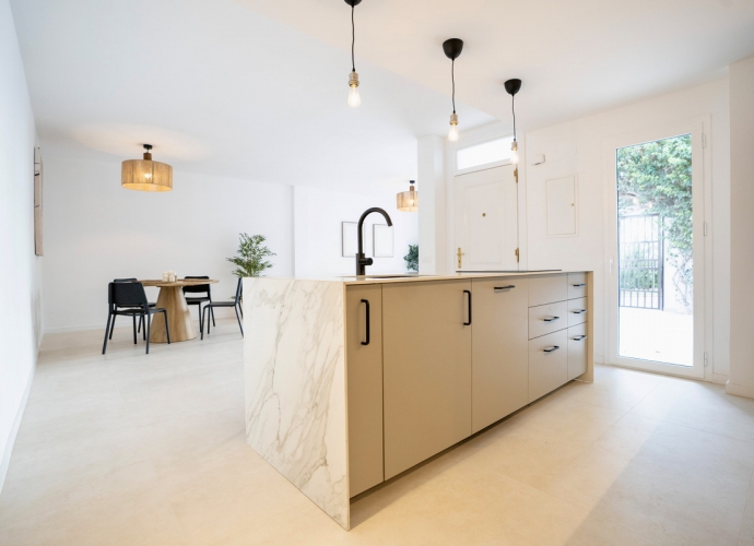 Appartement milieu d’Etage situé à Nueva Andalucía La Maestranza  - 3