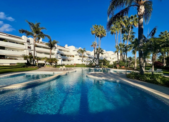 Apartamento Planta Media en Bahía de Marbella - 1