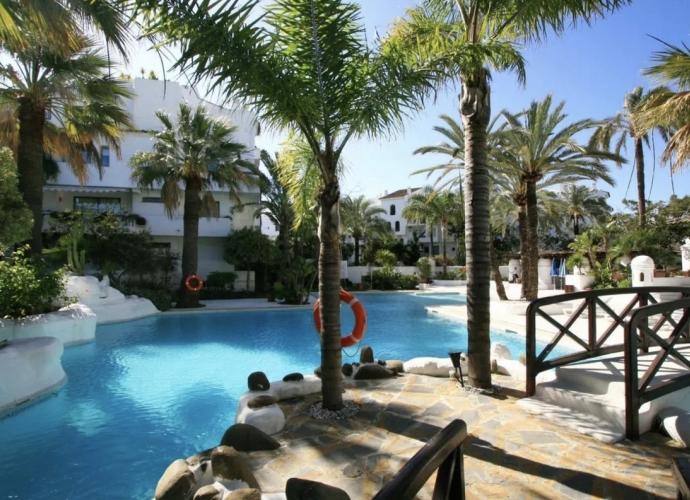 Apartment Middle Floor in Puerto Banús - 1