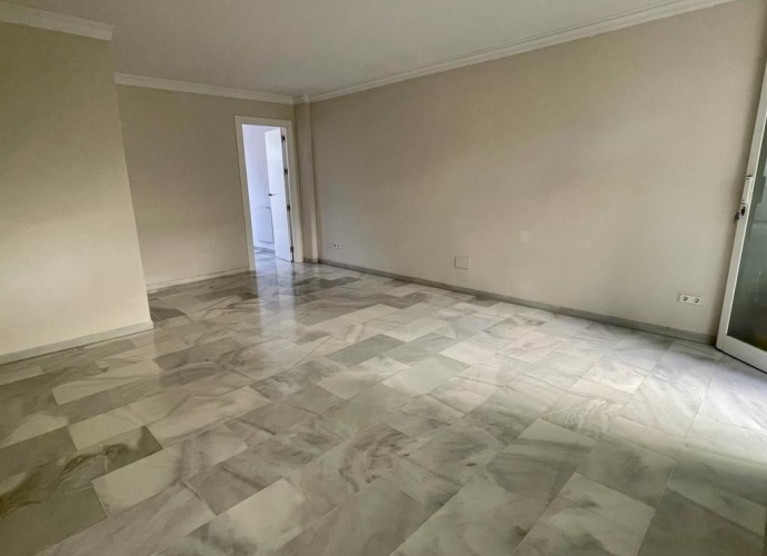 Commercial Office in Nueva Andalucía - 4