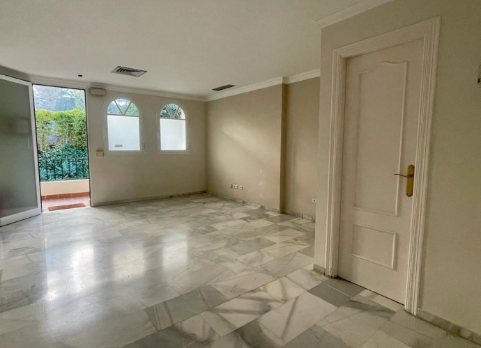 Commercial Office in Nueva Andalucía - 6