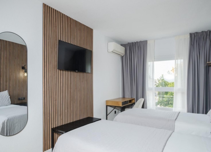 Commercial Hostel in Estepona - 1