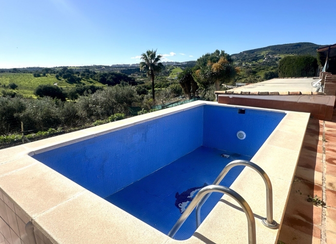 Villa Detached in Estepona - 1