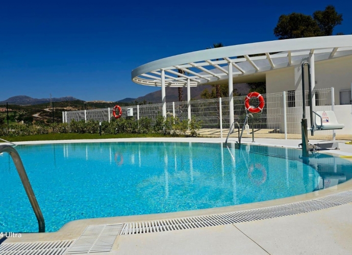 Apartment Middle Floor in Estepona - 1