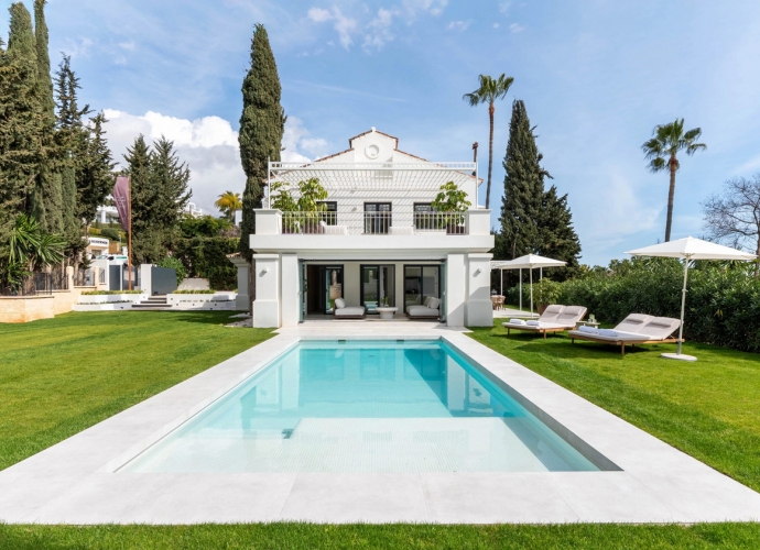 Villa Independiente en Nueva Andalucía - 1
