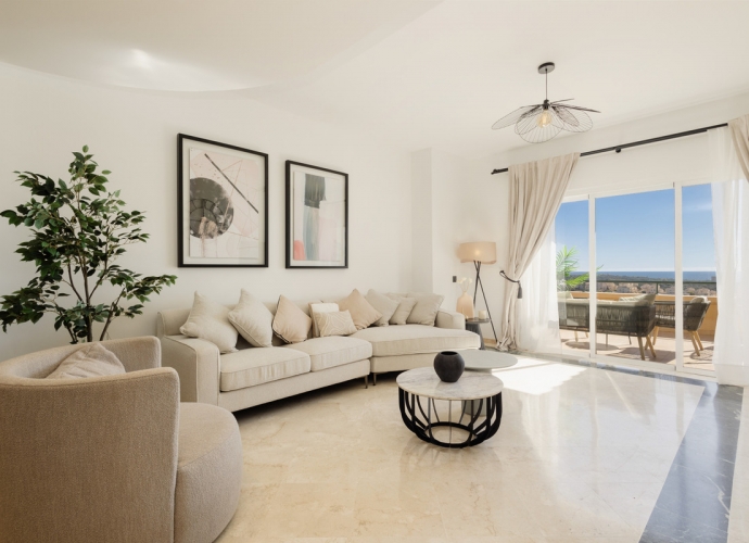 Apartment Middle Floor in Elviria Elviria Hills  - 3