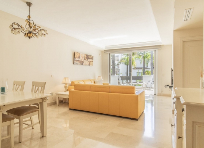 Apartment Middle Floor in Puerto Banús Jardines de Aldaba  - 3