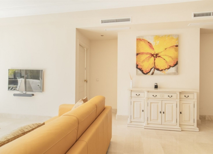 Apartment Middle Floor in Puerto Banús Jardines de Aldaba  - 5