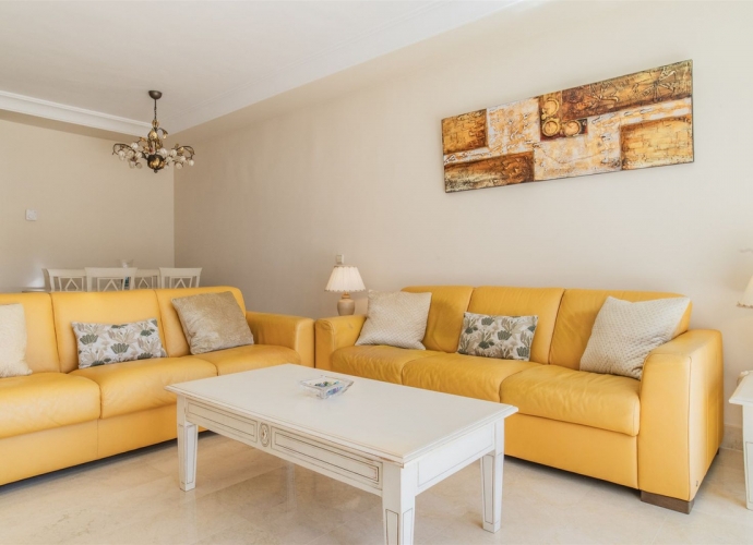 Apartment Middle Floor in Puerto Banús Jardines de Aldaba  - 7