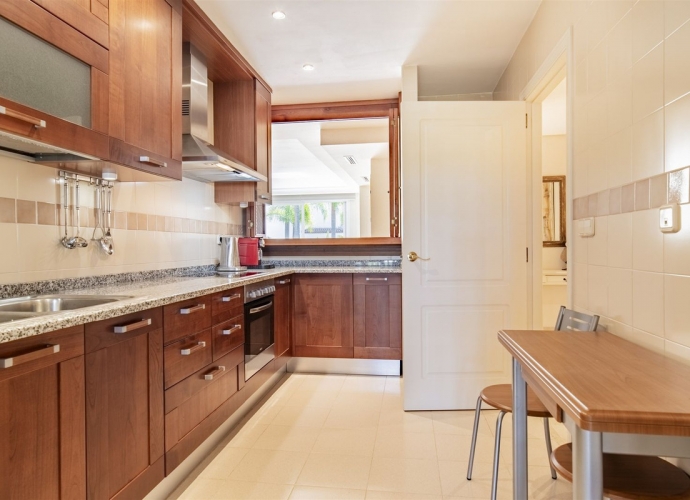 Apartment Middle Floor in Puerto Banús Jardines de Aldaba  - 8