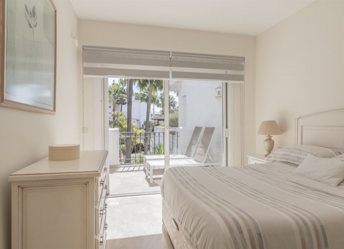 Apartment Middle Floor in Puerto Banús Jardines de Aldaba  - 10
