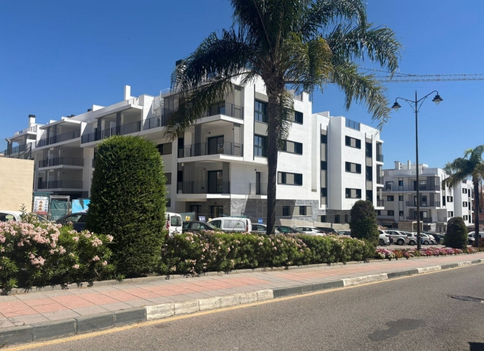 Apartment Middle Floor in Estepona - 2
