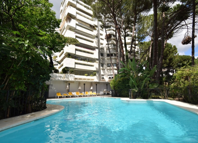 Apartment Middle Floor in The Golden Mile - 1