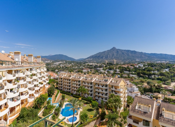 Apartment Penthouse Duplex en Nueva Andalucía Señorío de Aloha  - 8