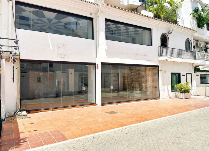 Commercial Commercial Premises in Puerto Banús - 1