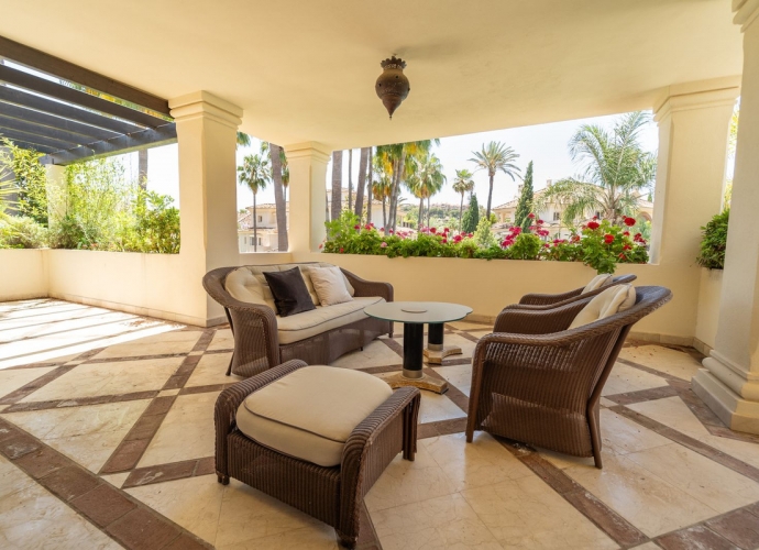 Apartamento Planta Media en Nueva Andalucía Las Alamandas  - 1