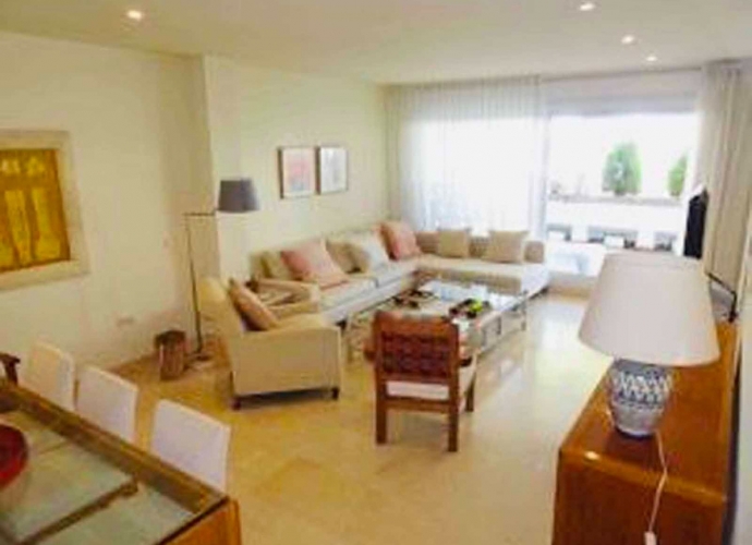 Apartment Middle Floor in The Golden Mile Las Cañas Beach  - 2