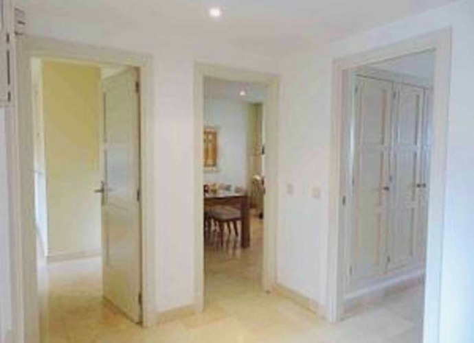 Apartment Middle Floor in The Golden Mile Las Cañas Beach  - 6