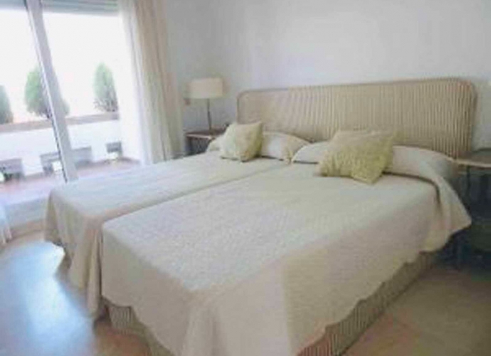 Apartment Middle Floor in The Golden Mile Las Cañas Beach  - 7