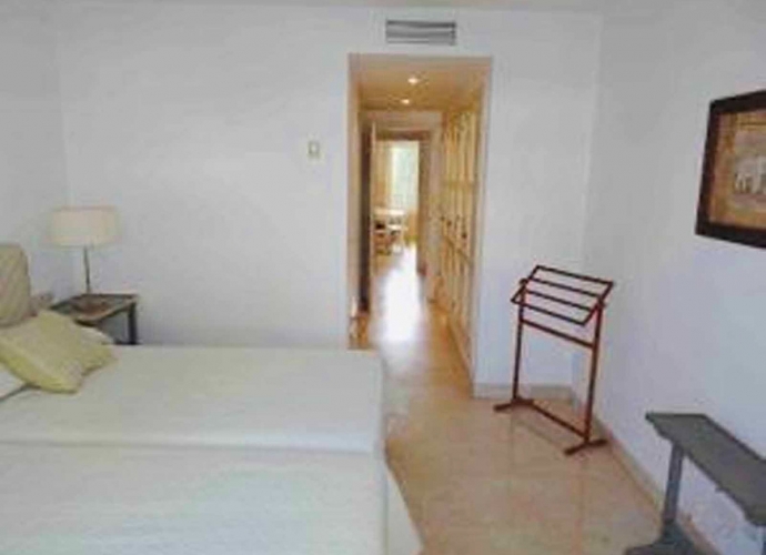 Apartment Middle Floor in The Golden Mile Las Cañas Beach  - 8