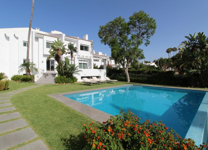 Villa Detached in Nueva Andalucía Villas en Nueva Andalucia  - 1