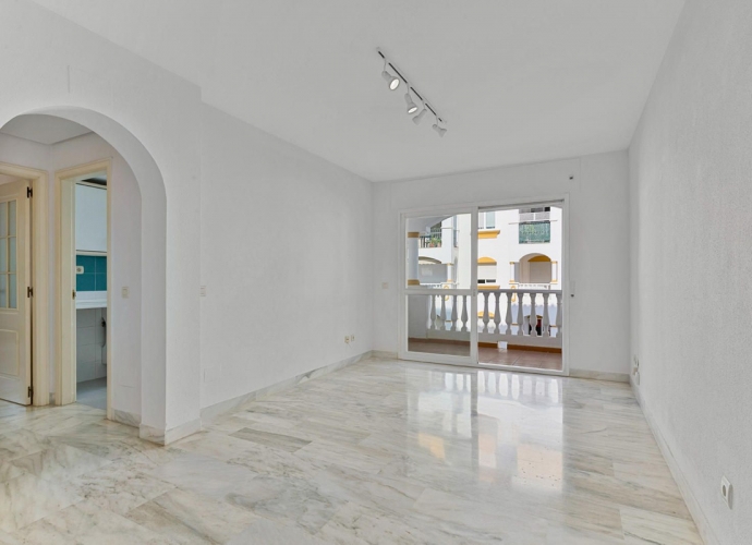 Studio Middle Floor in Marbella - 4