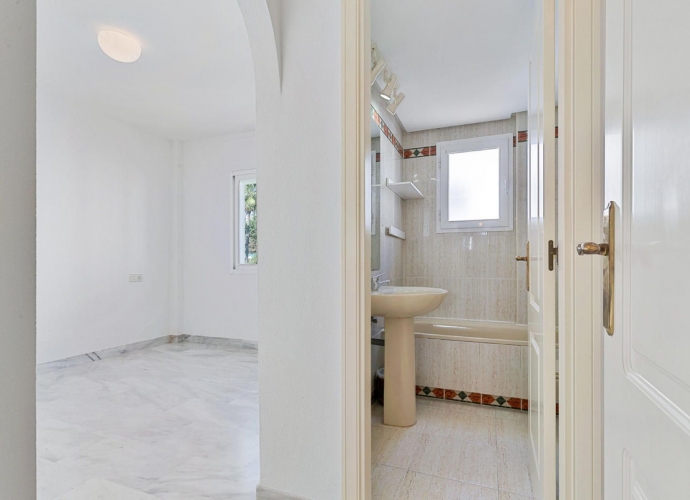 Studio Middle Floor in Marbella - 6