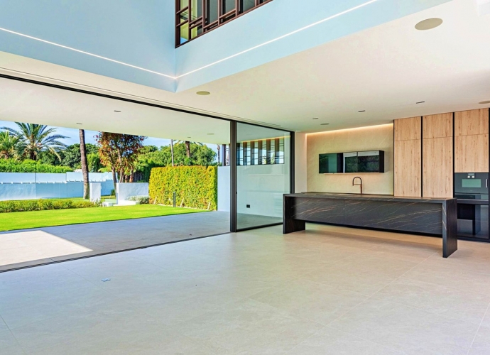 Villa Semi Detached in The Golden Mile - 6