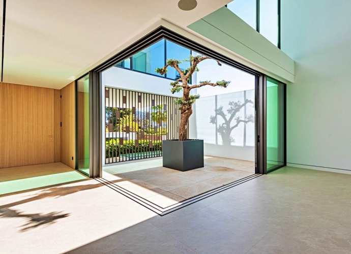 Villa Semi Detached in The Golden Mile - 10