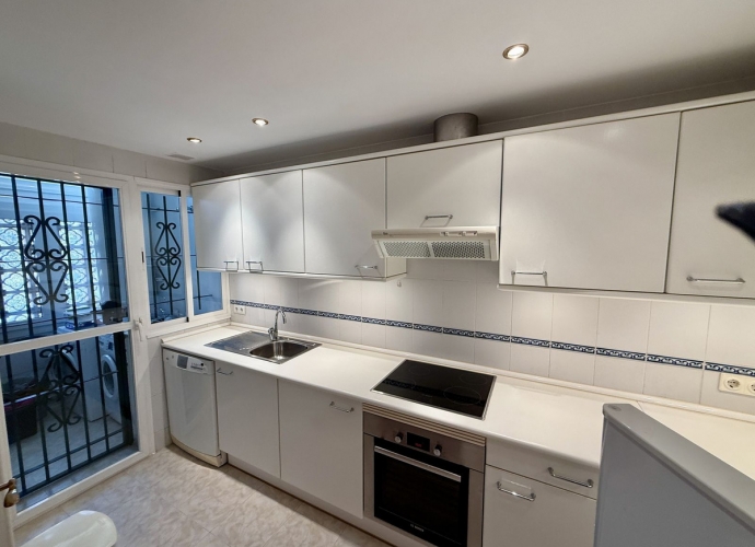 Villa Semi Detached in Elviria - 10