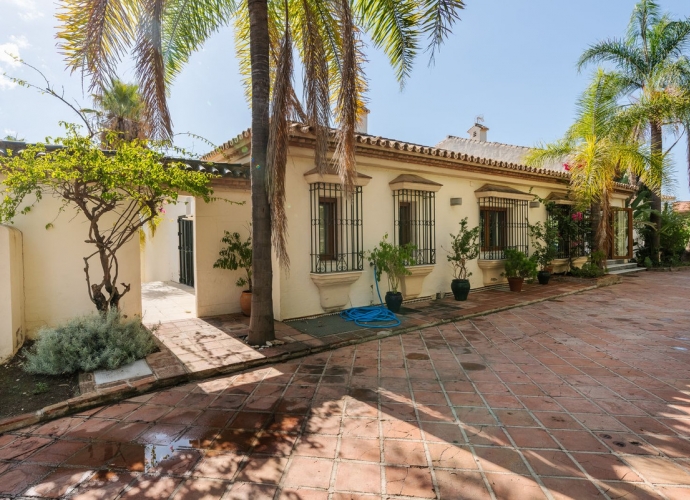 Villa Detached in Estepona - 3