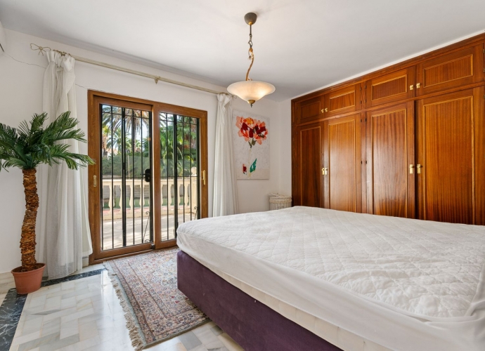 Villa Detached in Estepona - 9