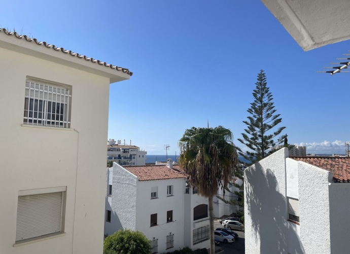 Apartment Middle Floor in Estepona - 2