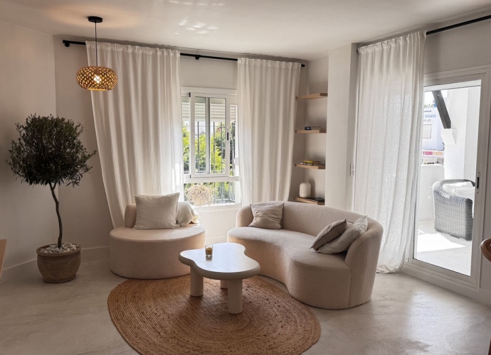 Apartamento Planta Media en Nueva Andalucía Los Naranjos  - 1