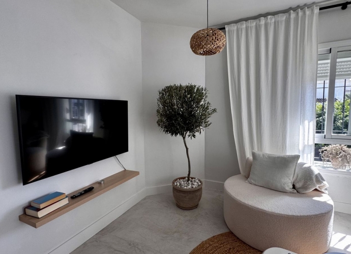 Apartamento Planta Media en Nueva Andalucía Los Naranjos  - 2