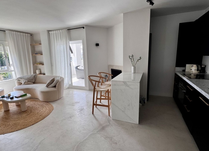 Apartamento Planta Media en Nueva Andalucía Los Naranjos  - 4