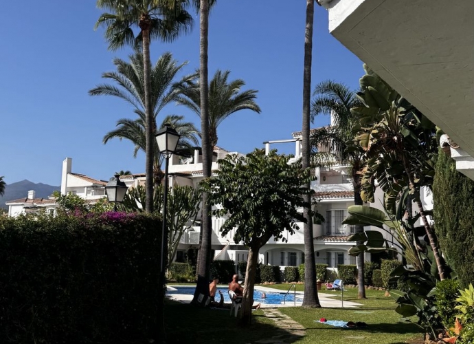 Apartamento Planta Media en Nueva Andalucía Los Naranjos  - 10